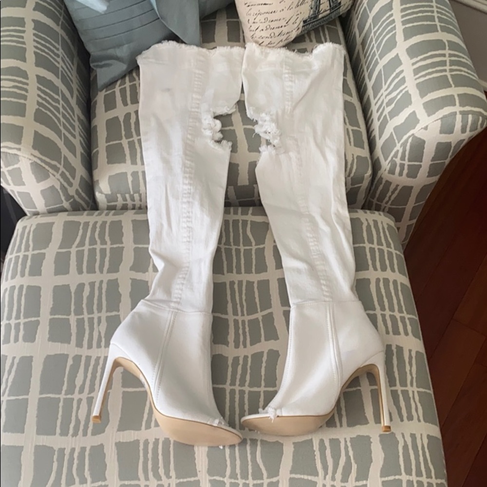 Hot white jean boots!